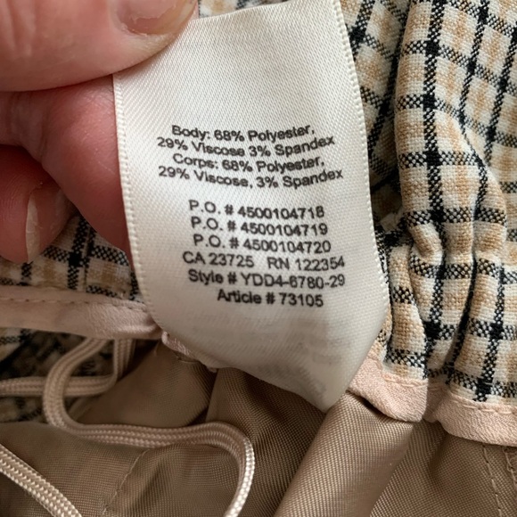 Wilfred Dressy high waisted shorts by Aritzia women’s 00 checked toe- belt - Picture 6 of 7